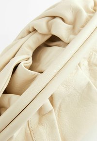 Next REGULAR FIT - Clutches - white