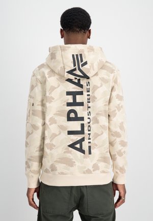 Sudadera con capucha en camuflaje crema con el logo negro de "ALPHA INDUSTRIES" en la parte posterior, capucha con cordón, puños acanalados y dobladillo, fabricada en un suave tejido texturizado.