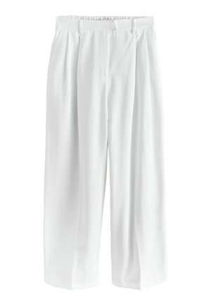 Pantaloni albi cu talie înaltă, cu pliuri, șlițuri pentru curea și închidere frontală cu fermoar, pe un fundal alb.