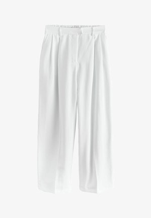 Biele nohavice s vysokým pásom, sklady, pútkami na opasok a predným zipsovým zapínaním na bielom pozadí.