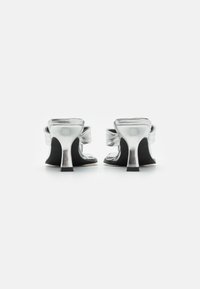 RAID ANGELIC - Sandalai su T formos dirželiu - silver
