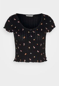 Černý zkrácený top s krátkými nabíranými rukávy, vroubkovanou texturou, květinovým vzorem v růžové a oranžové barvě a detaily tří knoflíků na výstřihu.