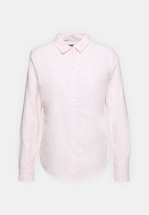 Chemise à manches longues rose clair avec un col boutonné, dotée d'un ourlet droit et d'une texture douce, fabriquée en coton léger.