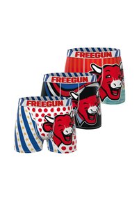 Trois paires de boxers présentant des designs variés : rouge avec un graphique de vache, noir avec des rayures, et bleu avec des pois, tous avec des ceintures en caoutchouc.