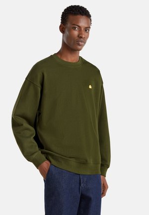 Felpa verde realizzata in morbido cotone misto, con collo tondo e spalle scese. Presenta un piccolo logo giallo sul petto.