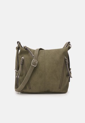 Sac à épaule vert olive avec bandoulière réglable, deux poches zippées verticales à l'avant et des détails métalliques argentés.