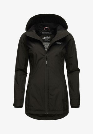 Svart vanntett jakke med glidelås foran, justerbar hette og elastiske mansjetter. Har sidelommer og en logo på brystet. Glatt tekstur.