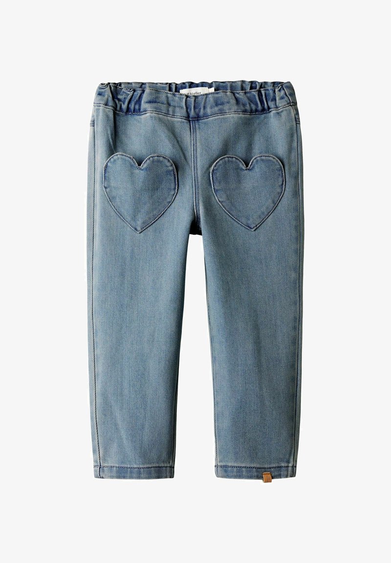 Pantaloni in denim azzurro chiaro per bambini con cintura elastica e due tasche posteriori a forma di cuore, taglio dritto.
