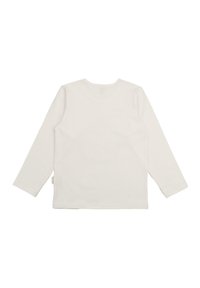 Langärmliges, weißes Baumwoll-T-Shirt mit Rundhalsausschnitt und einem Etikett an der unteren Seite. Glatte Textur mit einem schlichten Design.