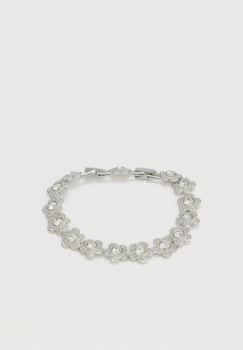 Bracelet en argent avec des maillons en forme de fleurs, chacun serti de cristaux ronds clairs, sur un fond blanc uni.