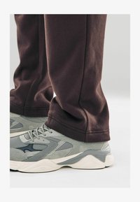 Unselected, chocolate brown