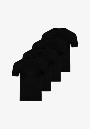 Neljä yksinkertaista mustaa lyhythihasta pyöreäkaulaista t-paitaa aseteltuna porrastettuun pinoon valkoista taustaa vasten.