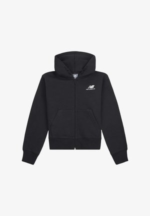 Felpa nera con zip realizzata in un tessuto morbido, dotata di un ampio cappuccio, tasche frontali, polsini a coste e un piccolo logo bianco "New Balance".