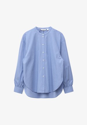 Blauw overhemd met lange mouwen en een klein ruitpatroon, ronde halslijn, knoopsluiting aan de voorkant en geplooide manchetten.