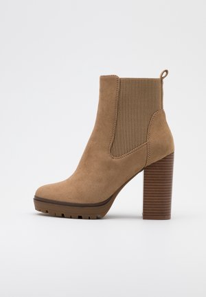 Bottines à talons hauts - beige
