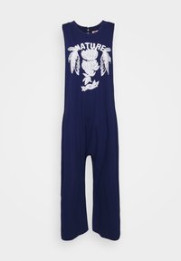 Combinaison bleu marine sans manches avec jambes larges et motif blanc floral et de plumes avec le mot "NATURE" sur la poitrine.