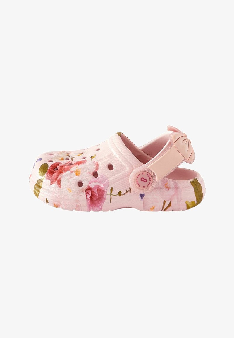Sabot rose à enfiler avec motif floral, trous de ventilation et bride arrière réglable avec un nœud décoratif.
