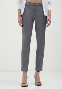 Calliope CAPRI IN - Chino - grigio