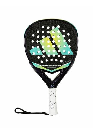 Racchetta da padel con fori esagonali, faccia nera, design geometrico iridescente, impugnatura bianca con cinturino per polso.