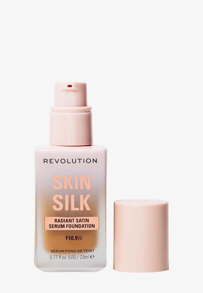 Makeup Revolution - REVOLUTION SKIN SILK SERUM FOUNDATION - Foundation, Forstørre
