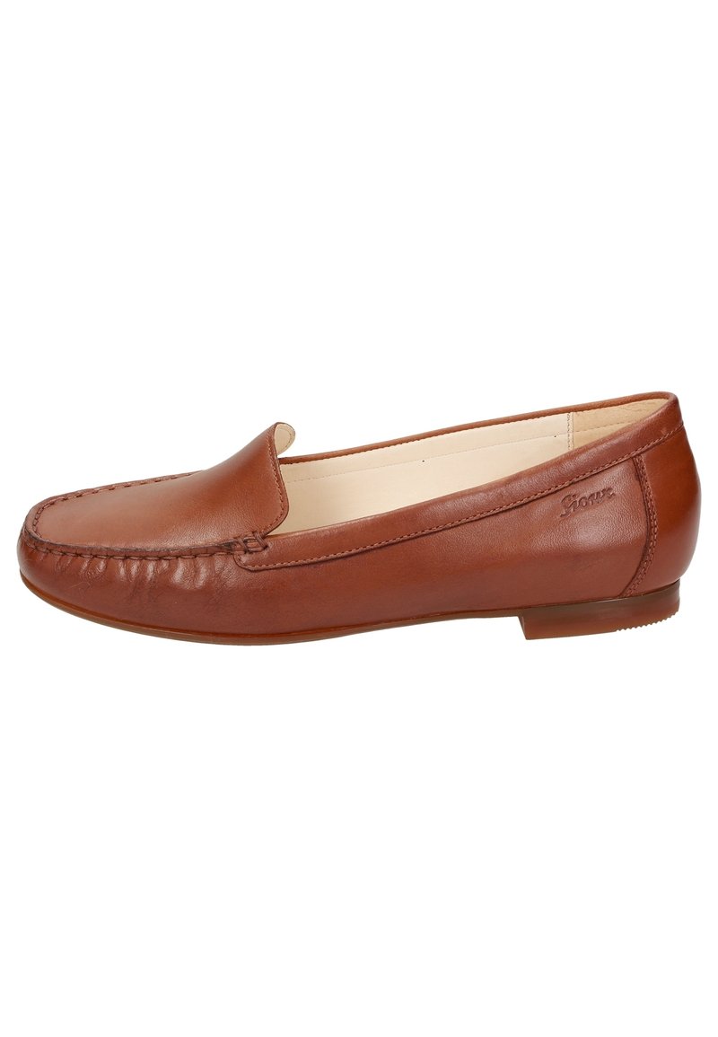 Braune Lederloafer mit abgerundetem Zehenbereich, gestickten Details entlang des Schaftes und einer flachen, dünnen Sohle. Glatte Textur und minimale Akzente.