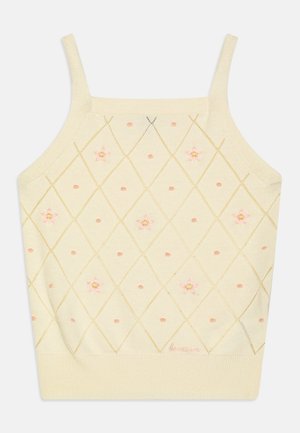 Lys gul strikket tanktop med tynne stropper; har et diamantmønster og blomsterbroderi i rosa og beige. Ribbet kant nederst.