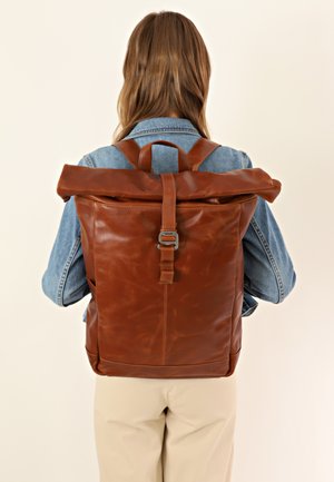 BENEDIK - Rucksack - honigbraun (ziegenleder)