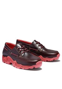 Chaussures en cuir marron à lacets avec un bout arrondi, une semelle en caoutchouc rose contrastée et des coutures décoratives. Dotées d'œillets en métal et d'un intérieur vibrant.