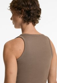 OYSHO SOFT TOUCH SLEEVELESS V-NECK - Top - brown