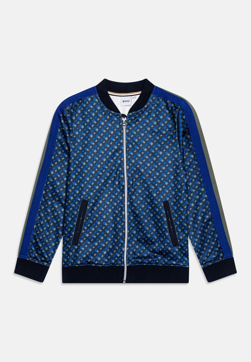 Veste bomber à motifs bleus avec fermeture éclair à l'avant, col côtelé et poches latérales ; manches contrastantes dans des tons bleus et verts.