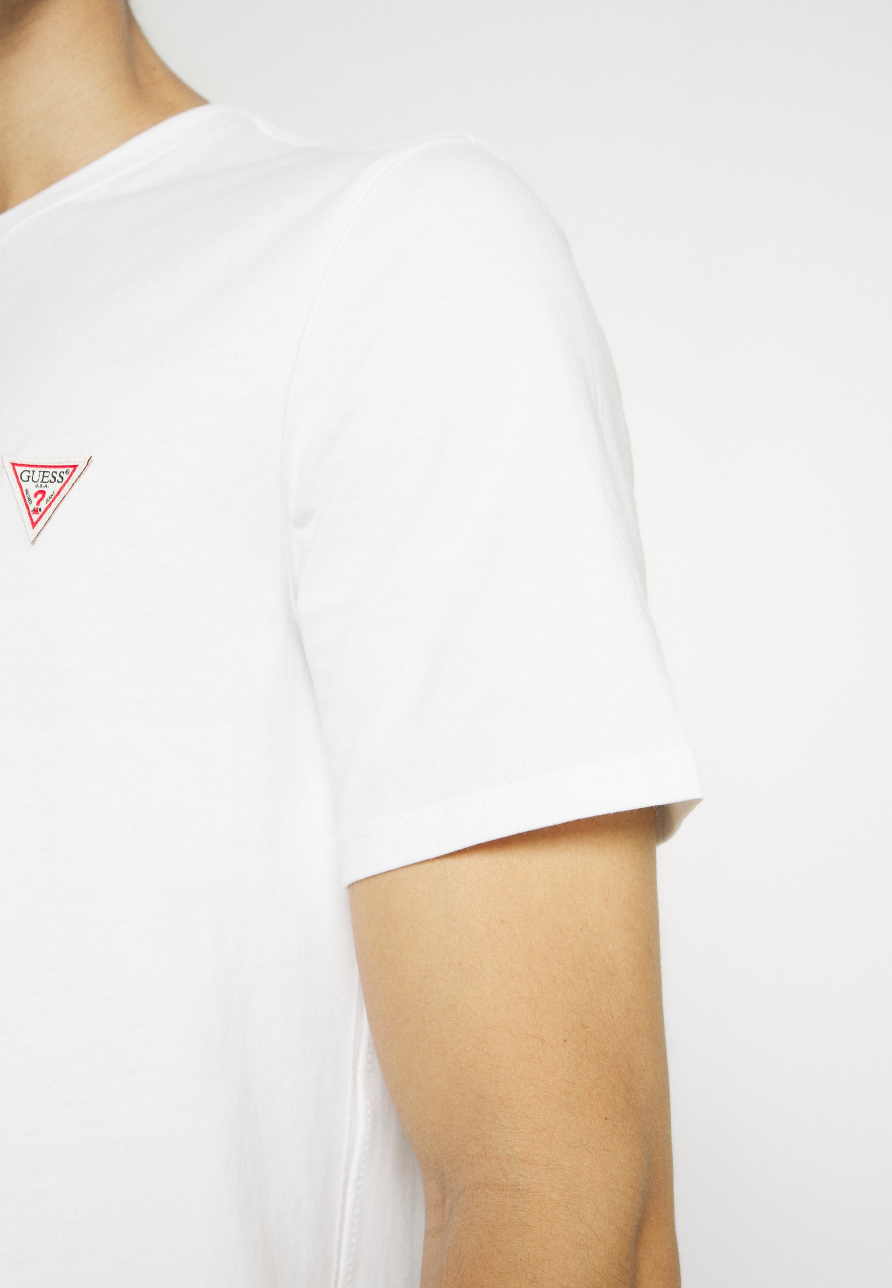 guess small logo tee