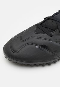 adidas Performance PREDATOR CLUB - Chaussures de football sur gazon - core black/gold metallic