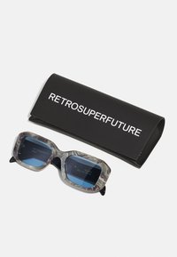 RETROSUPERFUTURE SAGRADO UNISEX - Sončna očala - roccia gray