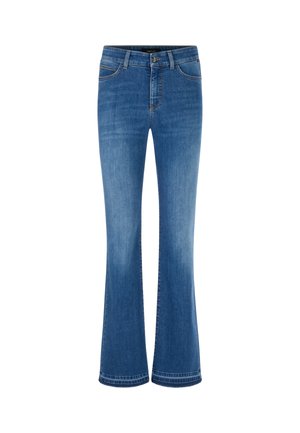 Ausgestellte blaue Jeans aus Denim, mit fünf Taschen, einem Knopfverschluss und sichtbaren Nähten. Der Stoff hat eine leicht abgedroschene Optik.