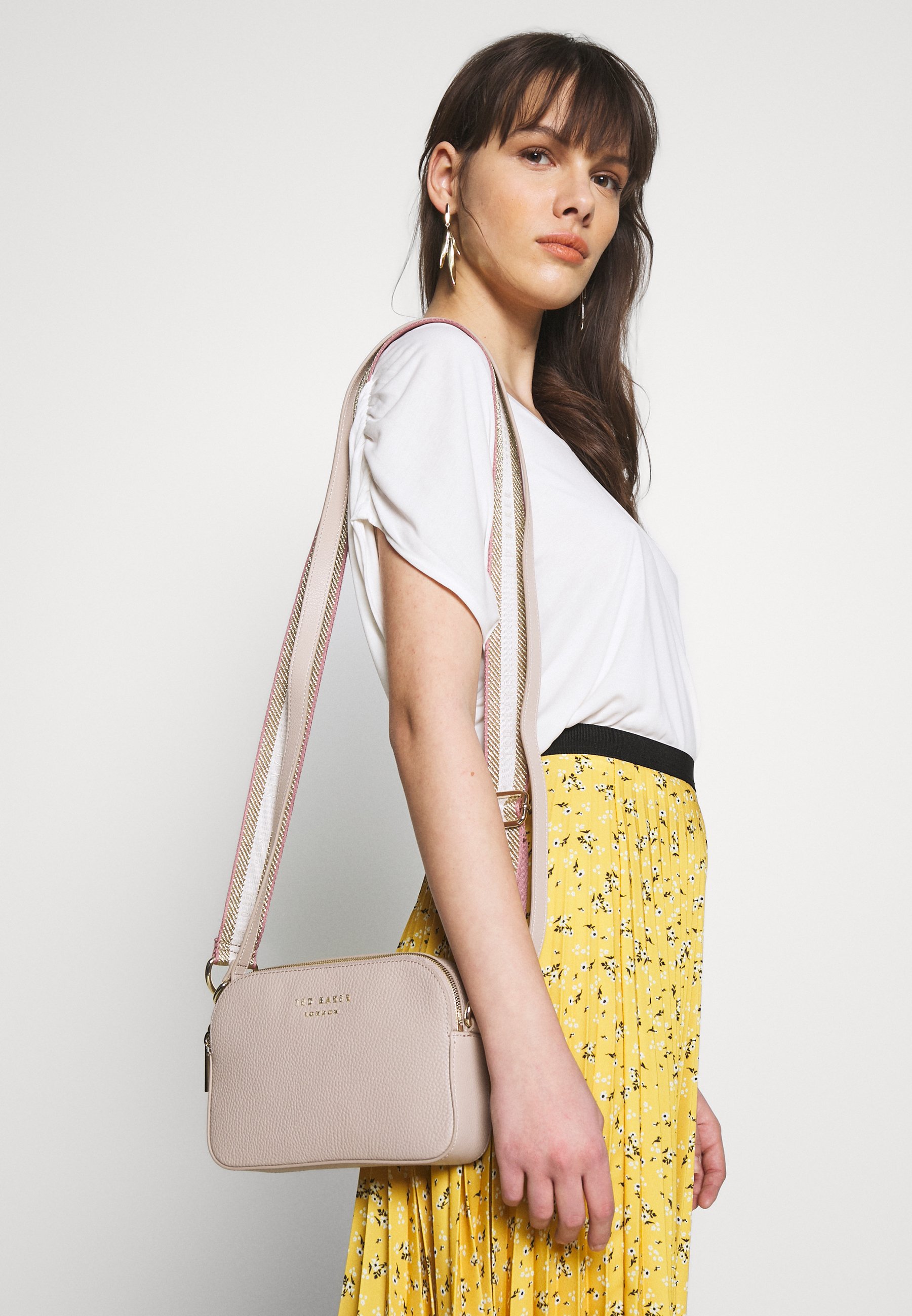 Ted Baker AMERRAH Skulderveske taupe Zalando.no Ted Baker AMERRAH Skulderveske taupe Zalando.no