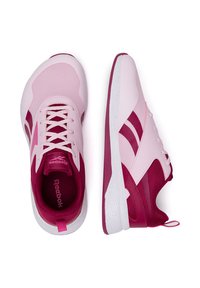 Reebok sporta apavi ar gaismas un tumšas rozā sieta un sintētisko materiālu kombināciju, ar baltu zoli un rozā akcentiem.