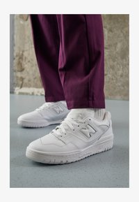 Unausgewählt, white