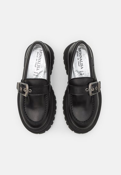 Monnalisa CON FIBBIA - Loaferit/pistokkaat - nero