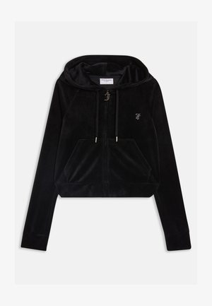 Czarna welurowa bluza z zamkiem o skróconym fasonie, z kieszeniami z przodu i kapturem na sznurku. Posiada małe srebrne logo na klatce piersiowej.