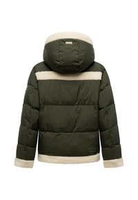 Mörkgrön puffjacka med huva och crèmefärgad sherpa-påkant på axlar, ärmar och nederkant, sedd bakifrån.