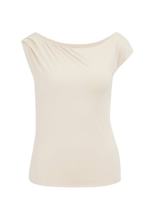 Beige off-shoulder t-shirt gemaakt van zachte stof, met een gedrapeerde detail op de schouder en een fitted silhouet, korte mouwen, en een gladde textuur.