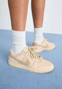 DUNK - Tenisky - sanddrift/desert khaki