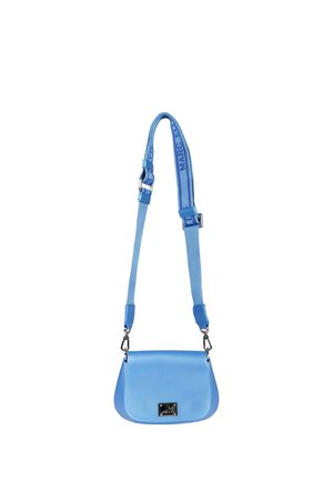 Borsa a tracolla azzurro chiaro con tracolla larga regolabile con scritta "MARC ELLIS" e chiusura in metallo argentato sulla patta frontale.