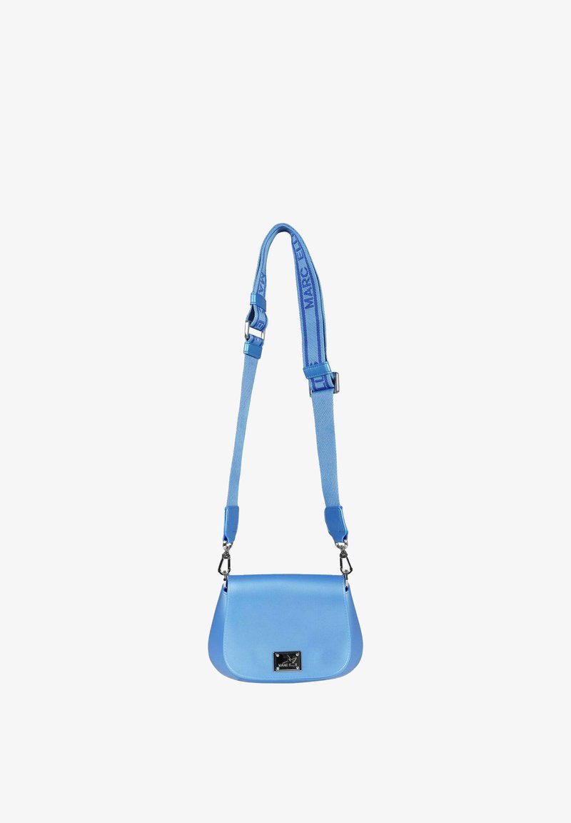 Borsa a tracolla azzurro chiaro con tracolla larga regolabile con scritta "MARC ELLIS" e chiusura in metallo argentato sulla patta frontale.