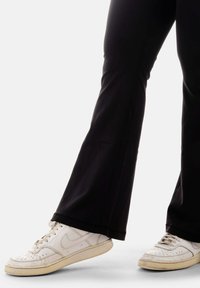 YantraConnection KISIMA EVASÉ - Pantaloni - black