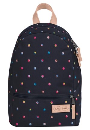 Sac à dos bleu marine à pois multicolores, poignée en cuir beige et tirettes de fermeture éclair, poche avant zippée et écusson avec logo Eastpak.