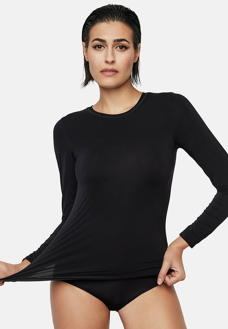 Zwarte top met lange mouwen, gemaakt van een gladde stof, met een ronde hals en een aansluitend design, gecombineerd met bijpassende zwarte slipjes.