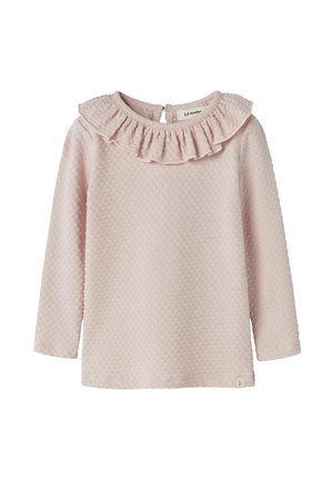 Haut à manches longues rose clair pour tout-petit avec des points texturés et un col volanté, avec une fermeture boutonnée dans le dos au niveau du col.
