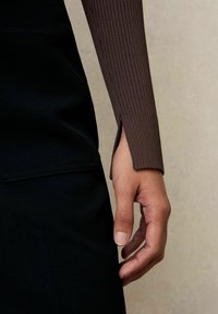 Reiss LAURI CRAFT STITCH - Strickpullover - mocha brown
