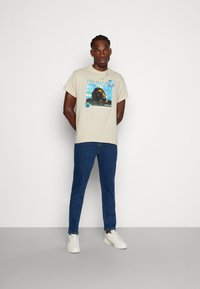 Wrangler TEXAS  - Calças de ganga de perna direita - blue denim